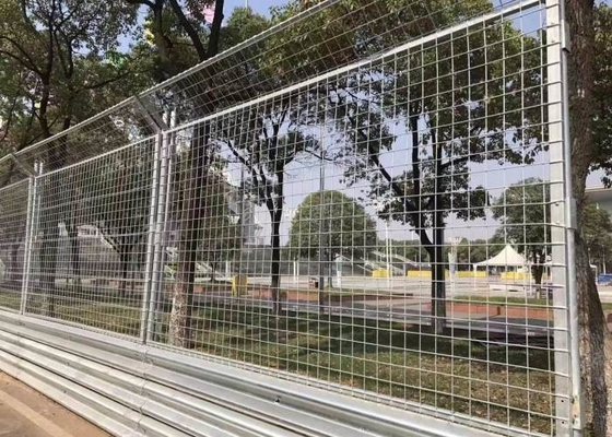 De witte Op zwaar werk berekende Veiligheid van Broodjesbovenkant Gelaste Mesh Fencing Galvanized For Yard