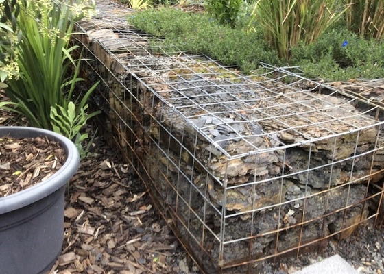 De groene Pvc Met een laag bedekte Manden van Gabion van de Rechthoek Behoudende Muur als Tuindecoratie