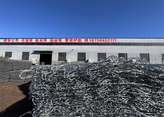 Gabiongesloten draadnet met flexibele afmetingen en gegalvaniseerde of PVC-gecoate afwerking