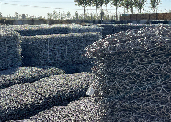 1m-2m Breedte gegalvaniseerde Gabion Box 80x100mm Mesh Grootte