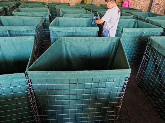 Gegalvaniseerde draad opvouwbare zandgrond gevulde verdedigingsbarrières met niet-geweven polypropyleen en stapelbaar ontwerp