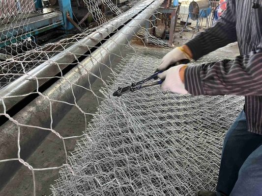 Mesh 3.2mm Woven Gabion Baskets Rust Resistance