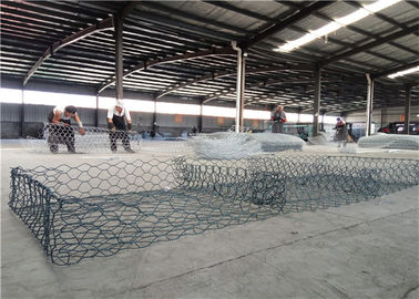 De rivier die de Matrassenpvc blokkeert van Gabions en -bedekte gemakkelijk Geassembleerd met een laag