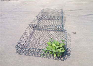 De rivier die de Matrassenpvc blokkeert van Gabions en -bedekte gemakkelijk Geassembleerd met een laag