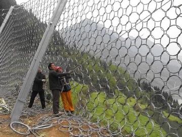 Het hete Ondergedompelde Galvanizedsteel-van het het Netwerk Duidelijke Weefsel van de Metaalring Systeem van de de Hellingsstabilisatie