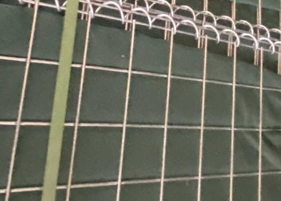 Heavy Duty Warm Dip Galvanized itary  Barrier met 4 mm spiraale afstand
